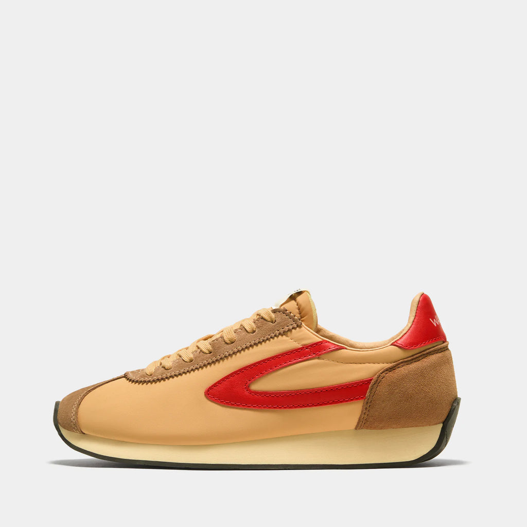 Side view of the London Light Sand sneaker, showing the refined 1970s Scintilla silhouette and weather-resistant material textures.