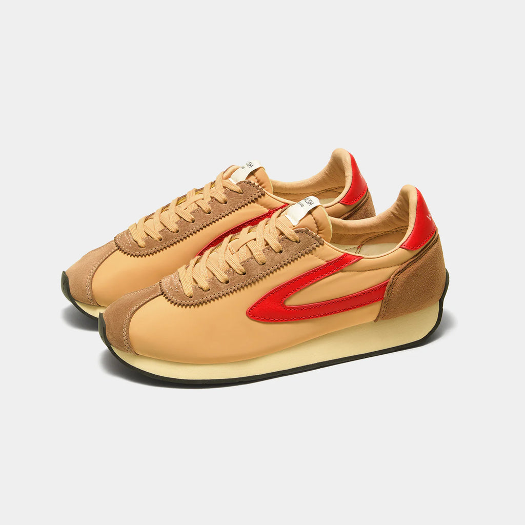Front view of the London Light Sand sneaker, showing the refined 1970s Scintilla silhouette and weather-resistant material textures.