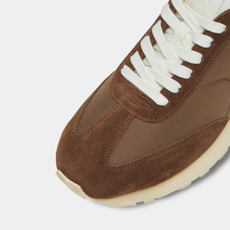 Close-up view of the Thames collection in Brown and Dark Brown, featuring a wide toe box and smooth artistic silhouette