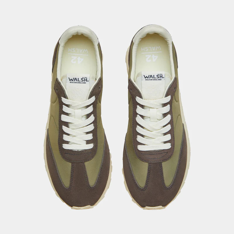 Top-down view of the Thames collection in Brown and Dark Brown, featuring a wide toe box and smooth artistic silhouetted